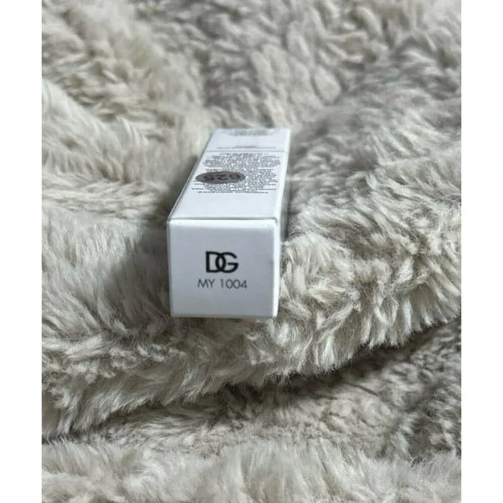 D & G Dolce and Gabbana My Comfy Matte Rich Color & Hydration Lip Stylo MY 1004